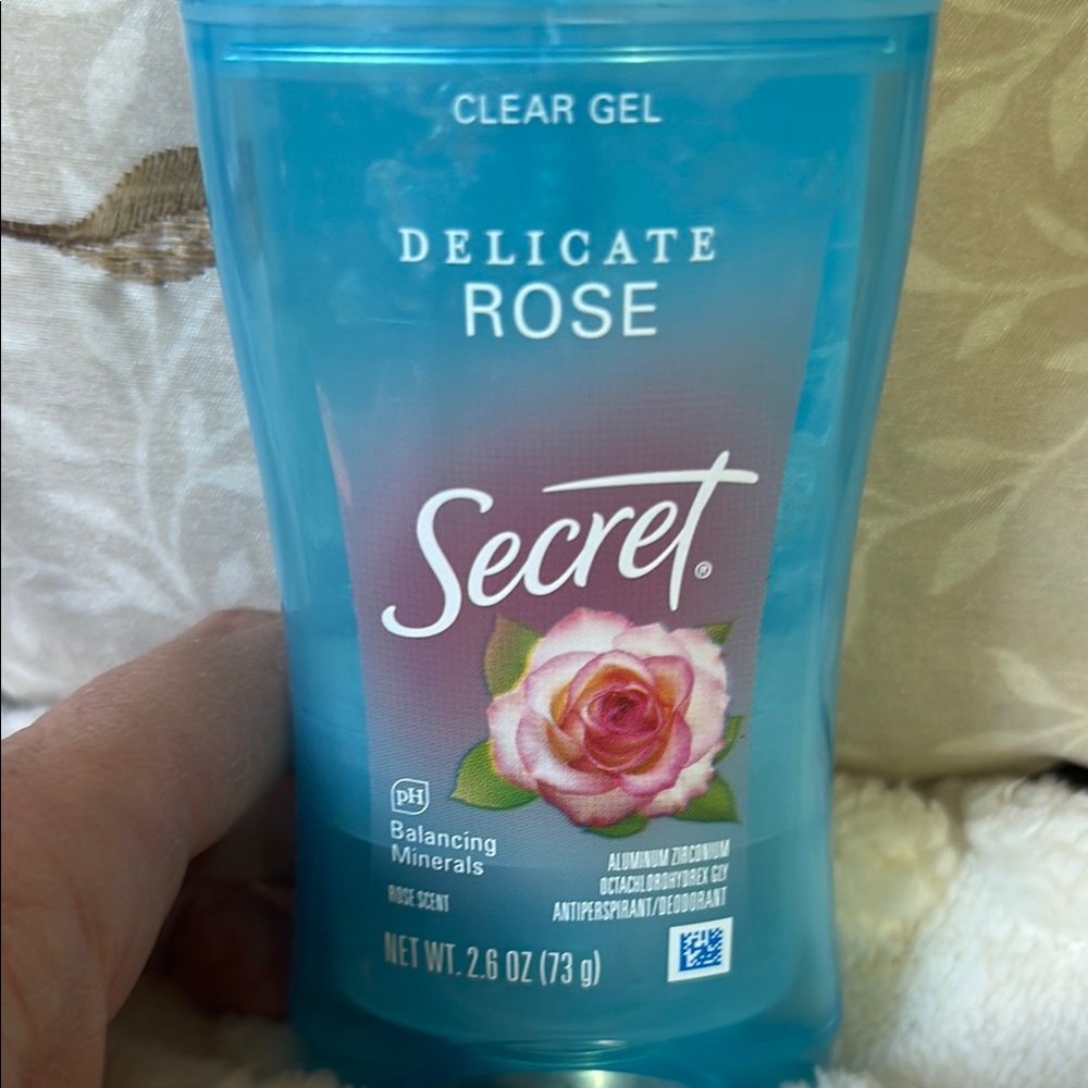 Secret  Rose scent Deodorant - Picture 2 of 2